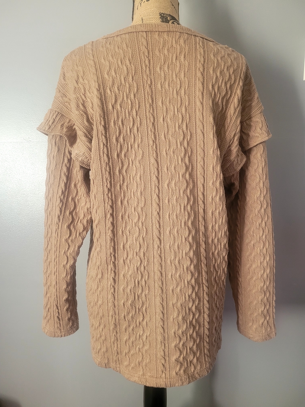 🤎 Cable-Knit Ruffle Shoulder Sweater - Picture 1 of 4